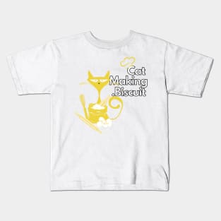 Funny cat making biscuits Kids T-Shirt